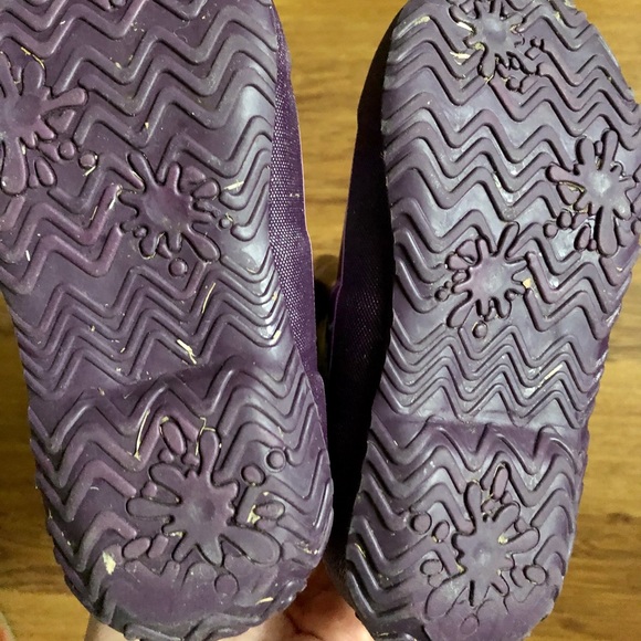 Purple girl’s rain boots Bogs size 10. Great condition - Picture 2 of 4